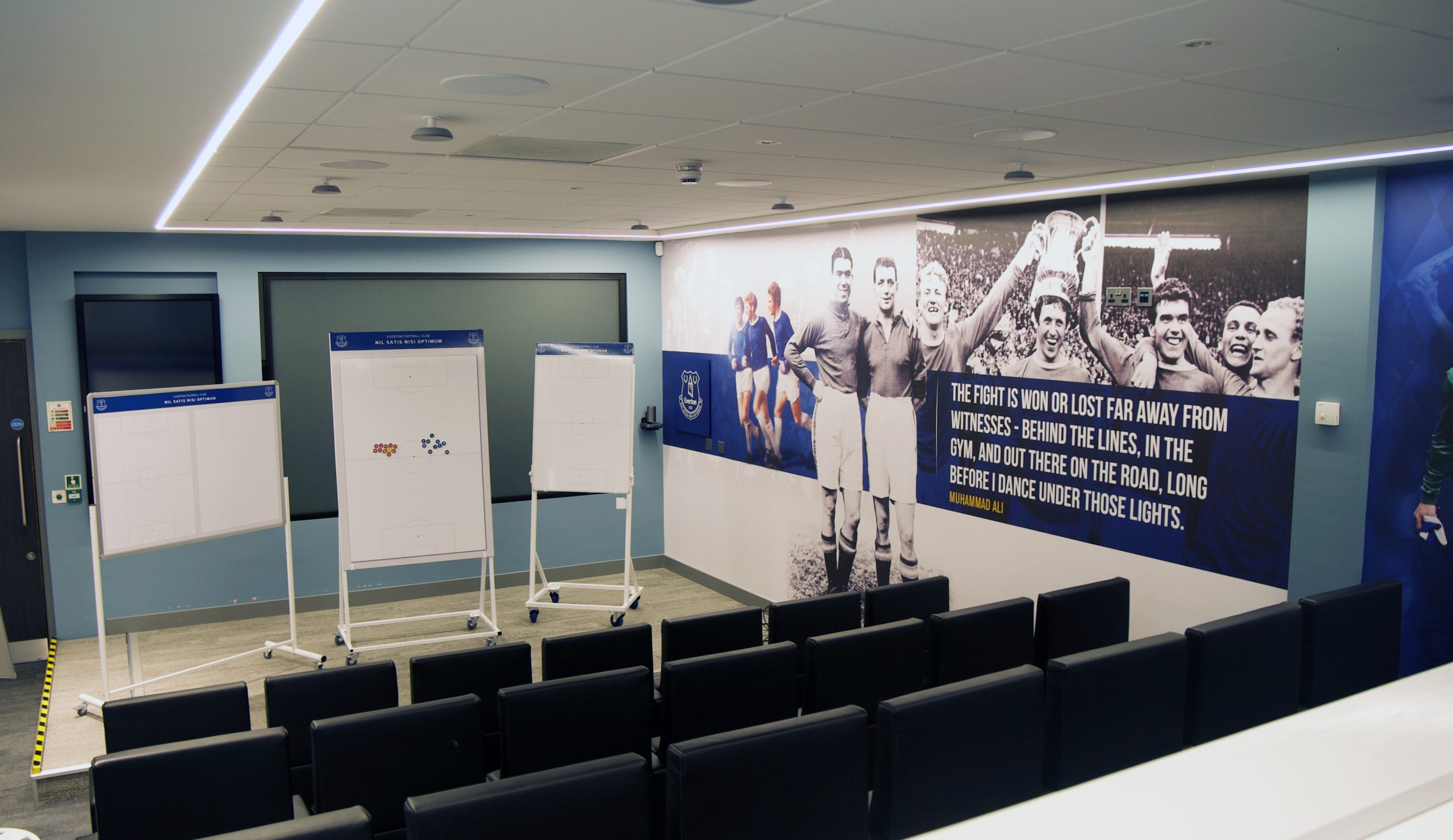 everton header